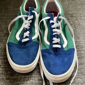 Vans “yacht club”.